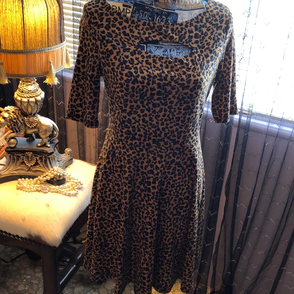 Dress - Picture 3 of 6